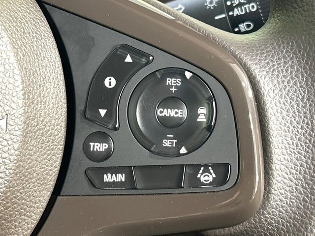 【アダプティブクルーズコントロール】高速道路での長距離走行が楽に!!自動で速度を保つクルーズコントロールが、衝突軽減システムと連携し、前方の車両を感知して車間を保つように速度調節してくれます!!