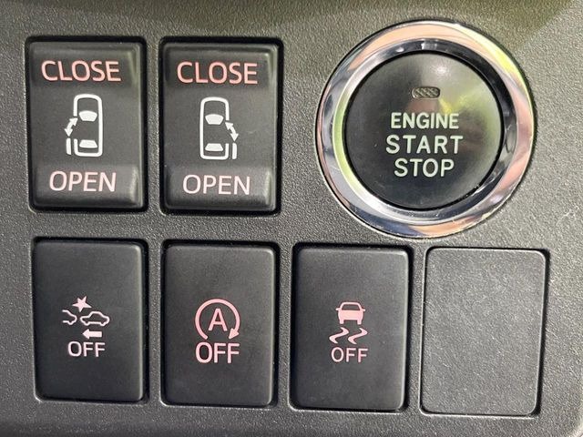 【両側パワースライドドア】スマートキーや運転席のスイッチで後席両側スライドドアの開閉が可能♪電動だから力を入れてドアを開ける必要が無く、小さなお子様でも簡単に開け閉めでき快適です♪