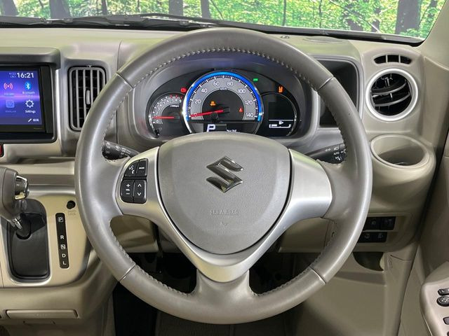 【純正革巻きステアリング】上質な革を使用することで、手にしっかり馴染みとても運転しやすいハンドルです♪