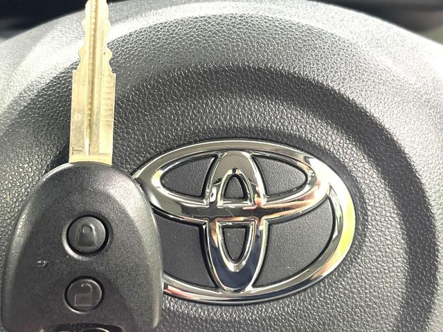 【キーレス】少し離れた場所からでもボタン一つでドアの開錠・施錠ができるのでとっても便利!ドアの鍵穴周りに傷をつけることもありません♪