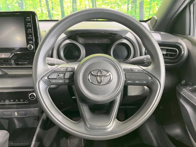 インテリアに合わせたデザインのステアリングは、運転される方のことも考え、運転しやすい形状、大きさです。是非一度、実際に触ってお確かめください。