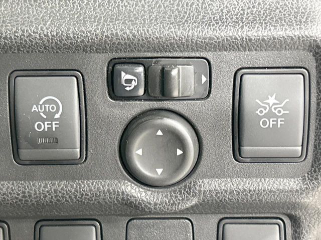 【エマージェンシーブレーキ】走行中に前方の車両等を認識し、衝突しそうな時は警報とブレーキで衝突回避と被害軽減をアシスト。より安全にドライブをお楽しみいただけます。