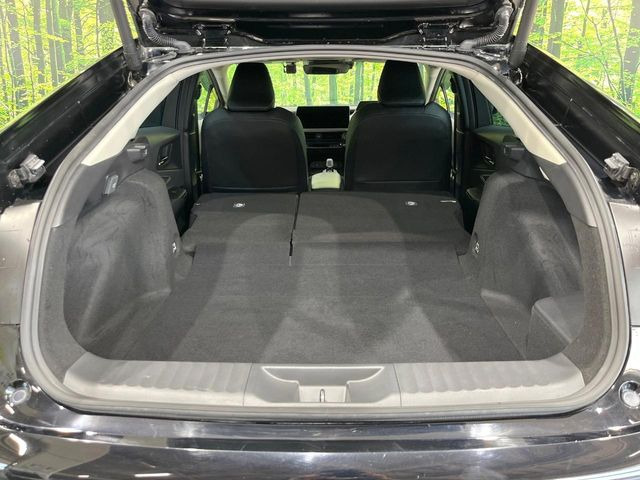 【パワーバックドア】スマートキーや運転席のボタンを押すだけでリアゲートが自動で開閉します!荷物を持っている時や、高い位置にあるバックドアを閉める際に便利な機能です♪
