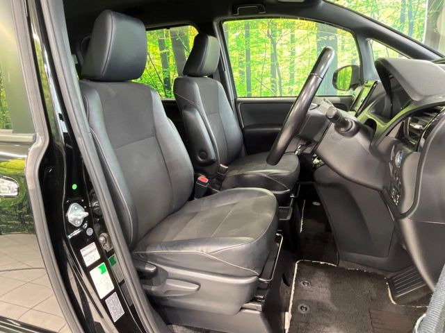 運転席シート廻りは使用感も少なく、良好な状態となっています。丁寧に使われていたことがよくわかりますね。