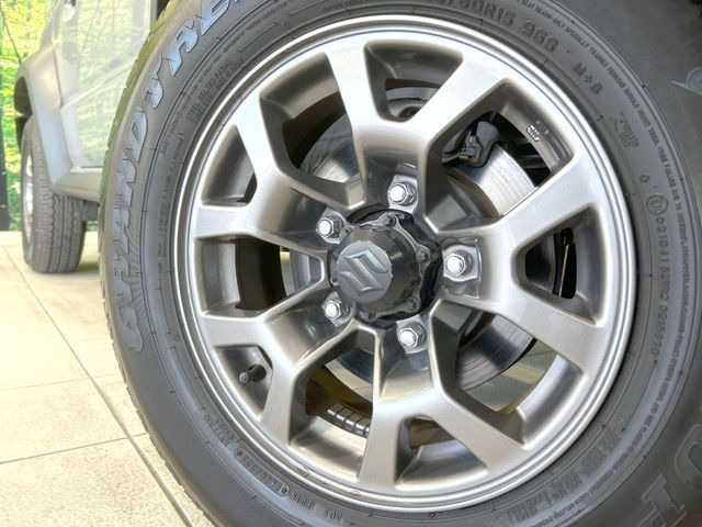 �y����15�C���`�A���~�z�C�[���z�O�ςɃ}�b�`���������A���~�z�C�[���𑕒����Ă���܂��B�e��ЊO�A���~�z�C�[����A�X�^�b�h���X�^�C�����戵�����Ă���܂��B���񂲑��k����������