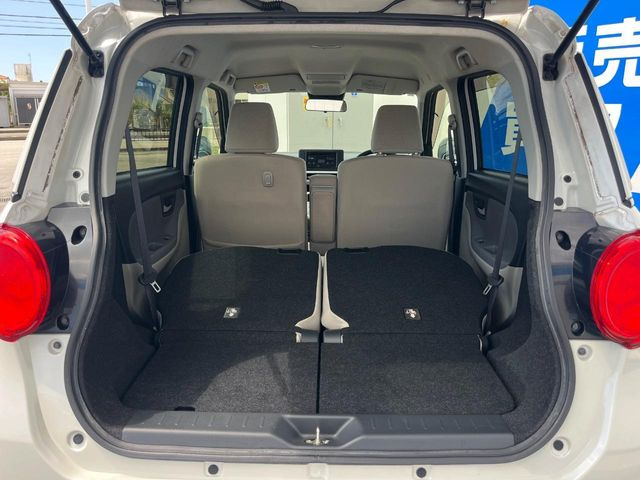 積み下ろしのしやすいデッキにはたっぷりと荷物を積み込んでいただけます。遊びから仕事まで、様々なシーンで頼れます♪