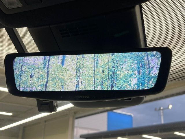 【デジタルインナーミラー】後席の大きな荷物や同乗者で後方が確認しづらい時でも安心!カメラが撮影した車両後方の映像をルームミラー内に表示。クリアな視界で状況の確認が可能です!