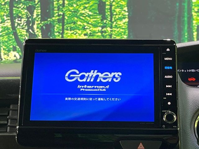【純正8型ナビ】人気の純正ナビを装備しております。ナビの使いやすさはもちろん、オーディオ機能も充実!キャンプや旅行はもちろん、通勤や買い物など普段のドライブも楽しくなるはず♪