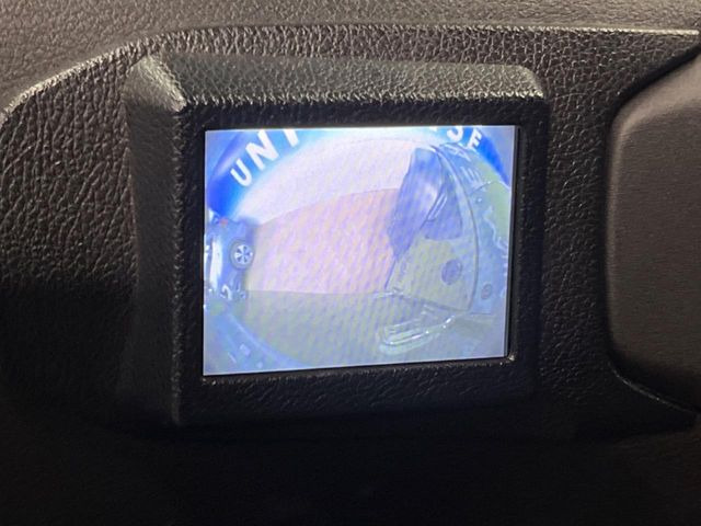 ●サイドカメラ:左側面の視界が写し出されます!狭い道路での走行や駐車ラインの確認などにも役立ちます!