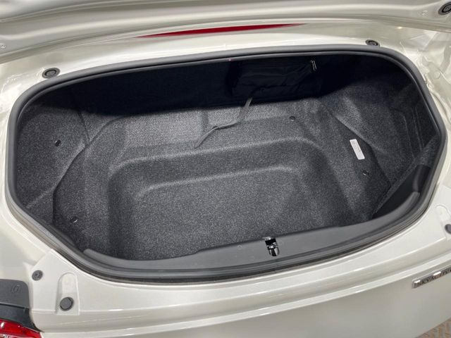 普段のお買い物や通勤、送迎等に十分な荷室スペースを確保しております。