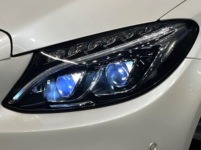 ●LEDヘッドライト:夜間走行時も良好な視界を確保し安心して運転できる高輝度LEDヘッドライトを装備!点灯速度が早く、消費電力も抑えられています。