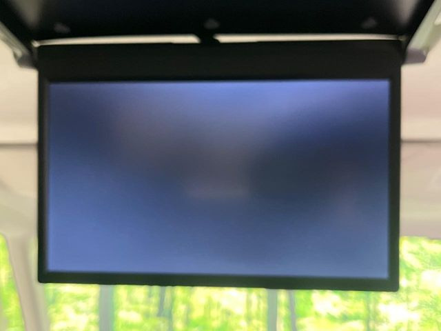 【フリップダウン】大画面モニターで後席でもエンタメをお楽しみいただけます。家族や友人とお出かけする機会が多い方に大人気です♪