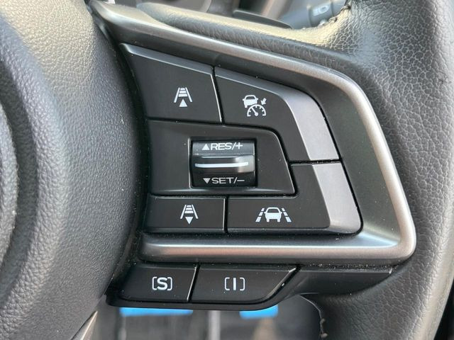 【全車速追従機能付クルーズコントロール】高速道路での長距離走行が楽に!!自動で速度を保つクルーズコントロールが、衝突軽減システムと連携し、前方の車両を感知して車間を保つように速度調節してくれます!!