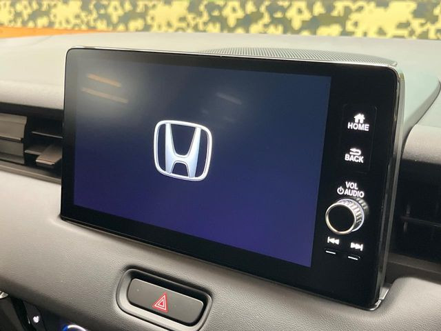 【メーカー純正ナビ】インテリアに溶け込むスタイリッシュな「専用設計」メーカーナビを装備♪視認性や操作性など基本性能にも優れ、より上質なカーライフをお楽しみいただけます。