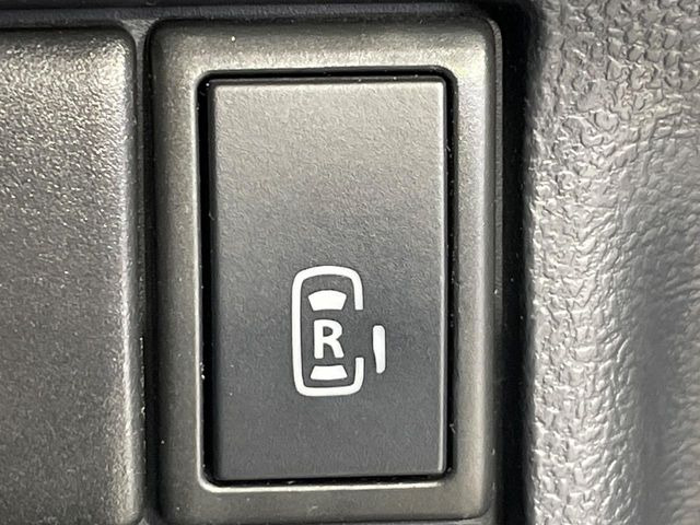 【パワースライドドア】スマートキーや運転席のスイッチでスライドドアの開閉が可能♪電動だから力を入れてドアを開ける必要が無く、小さいお子様でも、重い荷物を持っている時もラクに開け閉めできます♪