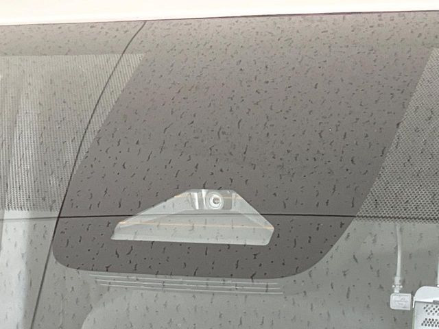 【トヨタセーフティセンス】走行中に前方の車両等を認識し、衝突しそうな時は警報とブレーキで衝突回避と被害軽減をアシスト。より安全にドライブをお楽しみいただけます。