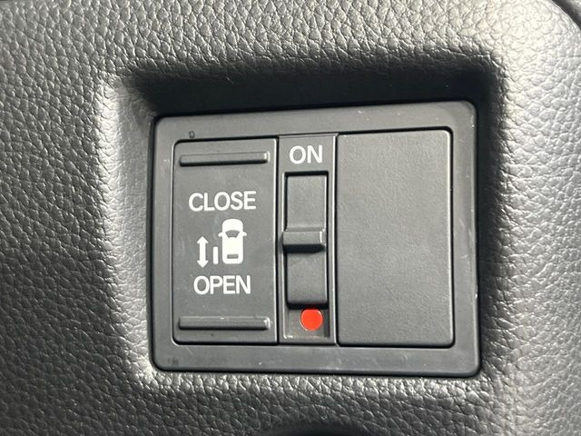 【パワースライドドア】スマートキーや運転席のスイッチでスライドドアの開閉が可能♪電動だから力を入れてドアを開ける必要が無く、小さいお子様でも、重い荷物を持っている時もラクに開け閉めできます♪