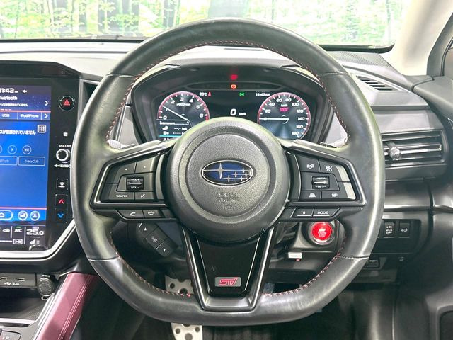 【全車速追従機能付クルーズコントロール】高速道路での長距離走行が楽に!!自動で速度を保つクルーズコントロールが、衝突軽減システムと連携し、前方の車両を感知して車間を保つように速度調節してくれます!!