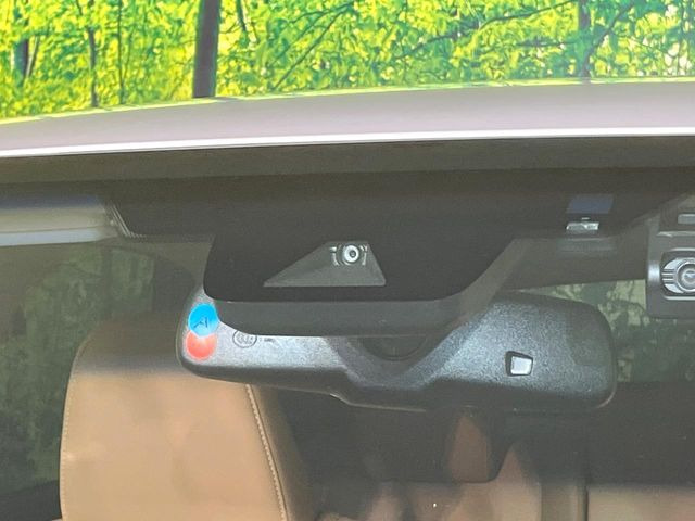 【トヨタセーフティセンス】走行中に前方の車両等を認識し、衝突しそうな時は警報とブレーキで衝突回避と被害軽減をアシスト。より安全にドライブをお楽しみいただけます。