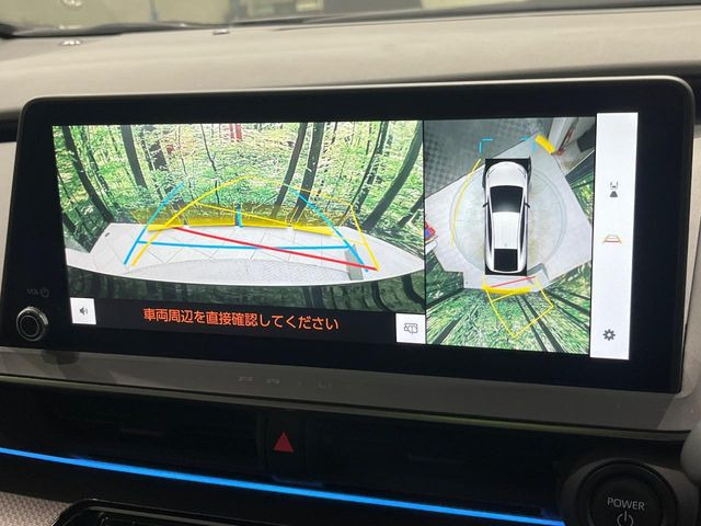 【パノラミックビューモニター】専用のカメラにより、上から見下ろしたような視点で360度クルマの周囲を確認することができます☆死角部分も確認しやすく、狭い場所での切り返しや駐車もスムーズに行えます。
