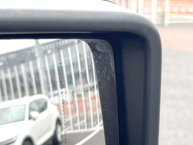 ●ブラインドアシストセンサー:視角からの車を感知し、ドライバーが車線変更を行う際に、警告音と共に注意を促してくれる安全支援機能です!