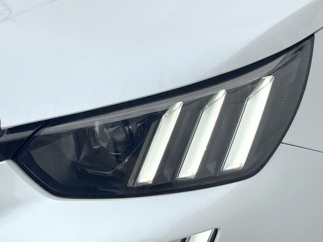 ●LEDヘッドライト:夜間走行時も良好な視界を確保し安心して運転できる高輝度LEDヘッドライトを装備!点灯速度が早く、消費電力も抑えられています。
