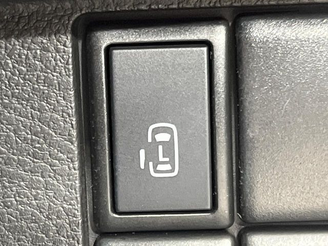 【パワースライドドア】スマートキーや運転席のスイッチでスライドドアの開閉が可能♪電動だから力を入れてドアを開ける必要が無く、小さいお子様でも、重い荷物を持っている時もラクに開け閉めできます♪