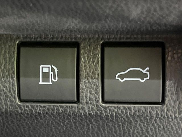 【パワーバックドア】スマートキーや運転席のボタンを押すだけでリアゲートが自動で開閉します!荷物を持っている時や、高い位置にあるバックドアを閉める際に便利な機能です♪
