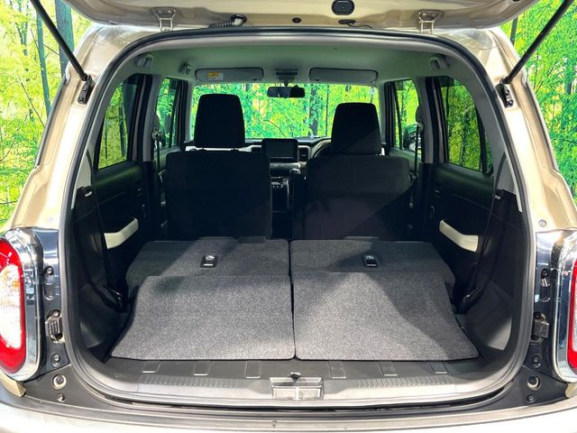 普段のお買い物や通勤、送迎等に十分な荷室スペースを確保しております。セカンドシートを倒すと、大きな荷物の積載も可能です♪