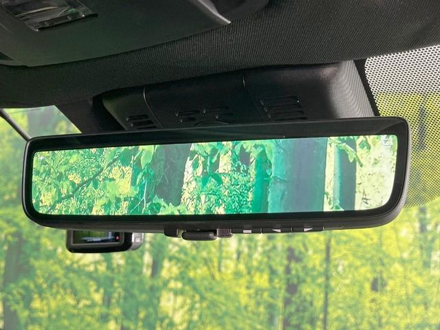 【デジタルインナーミラー】後席の大きな荷物や同乗者で後方が確認しづらい時でも安心!カメラが撮影した車両後方の映像をルームミラー内に表示。クリアな視界で状況の確認が可能です!