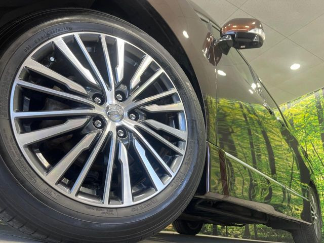 �y����18�C���`�A���~�z�C�[���z�O�ςɃ}�b�`���������A���~�z�C�[���𑕒����Ă���܂��B�e��ЊO�A���~�z�C�[����A�X�^�b�h���X�^�C�����戵�����Ă���܂��B���񂲑��k����������
