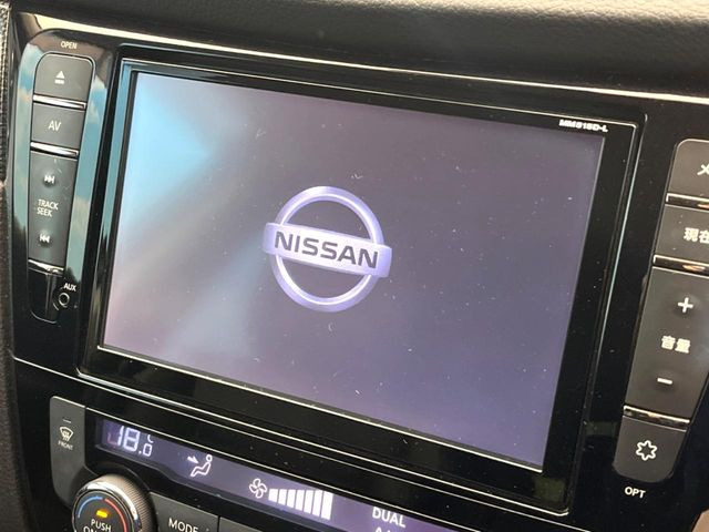 【8インチ純正ナビ】人気の純正ナビを装備しております。ナビの使いやすさはもちろん、オーディオ機能も充実!キャンプや旅行はもちろん、通勤や買い物など普段のドライブも楽しくなるはず♪