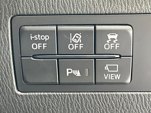 【スマートシティブレーキサポート】低速走行中に前方の車両等を認識し、衝突しそうな時は警報とブレーキで衝突回避と被害軽減をアシスト。より安全にドライブをお楽しみいただけます。