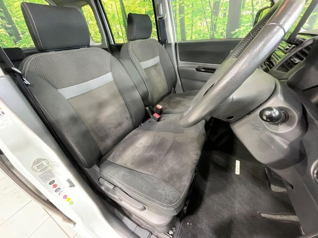 運転席シート廻りは使用感も少なく、良好な状態となっています。丁寧に使われていたことがよくわかりますね。