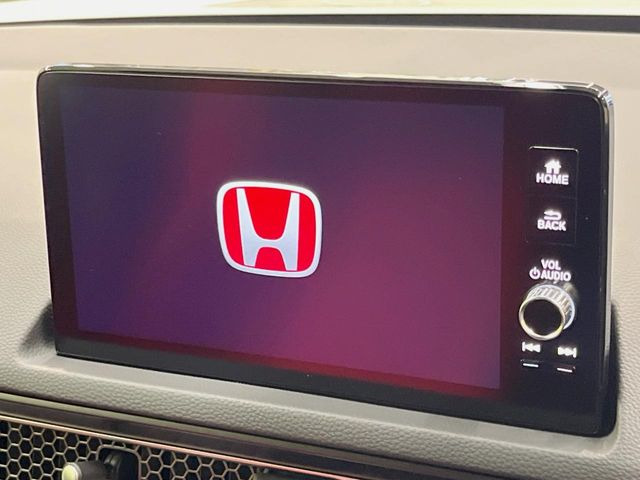 【メーカー純正9型ナビ】インテリアに溶け込むスタイリッシュな「専用設計」メーカーナビを装備♪視認性や操作性など基本性能にも優れ、より上質なカーライフをお楽しみいただけます。