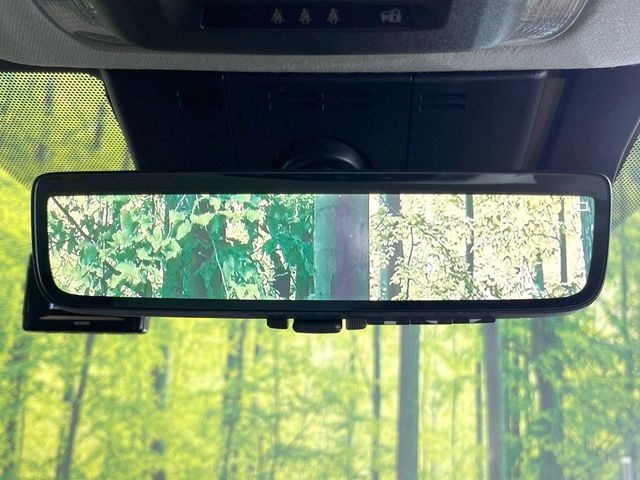 【デジタルインナーミラー】後席の大きな荷物や同乗者で後方が確認しづらい時でも安心!カメラが撮影した車両後方の映像をルームミラー内に表示。クリアな視界で状況の確認が可能です!