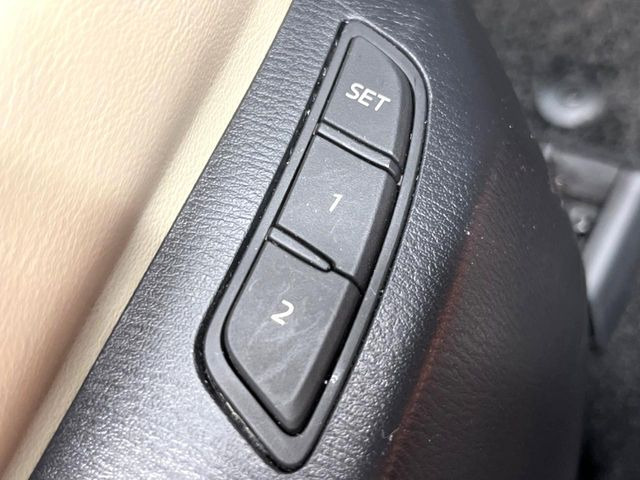 【メモリー機能付きパワーシート】ドライバーごとに設定したシート位置を記憶して、ボタン一つで切り替えできる便利な機能!運転する方が複数名いらっしゃるご家庭におすすめです♪