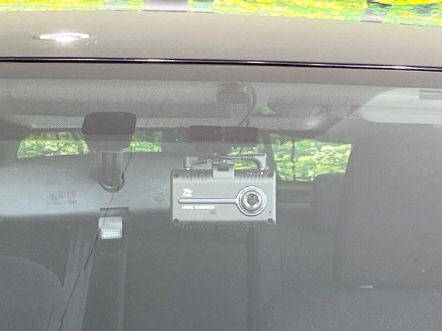 【ドライブレコーダー】ドライブレコーダー装備!走行中はもちろん、あおり運転や事故に遭遇した際、映像で記録し、万一のリスクに備えます。※記録用SDカードはお客様ご自身でご準備いただく必要があります。