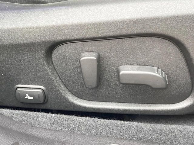 【パワーシート】スイッチ一つで簡単にシートの微調整が可能!電動だから力もいりません!快適なシートポジションにセットして、快適なドライブをお楽しみください。