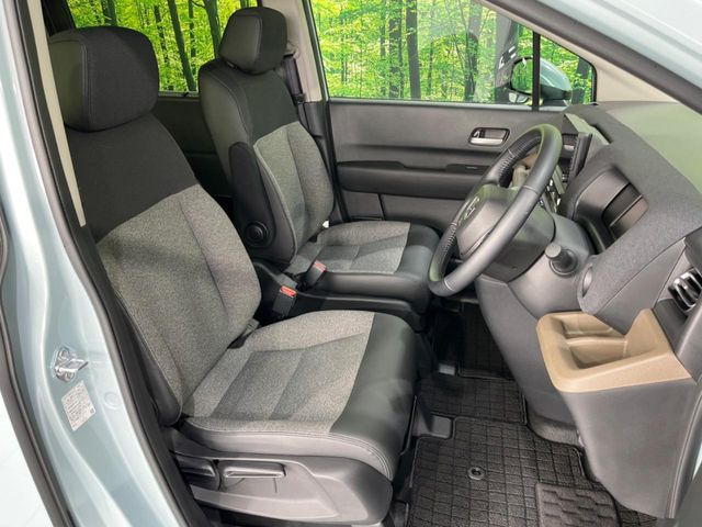 運転席シート廻りは使用感も少なく、良好な状態となっています。丁寧に使われていたことがよくわかりますね。