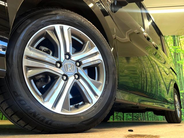 �y�����A���~�z�C�[���z�O�ςɃ}�b�`���������A���~�z�C�[���𑕒����Ă���܂��B�e��ЊO�A���~�z�C�[����A�X�^�b�h���X�^�C�����戵�����Ă���܂��B���񂲑��k����������