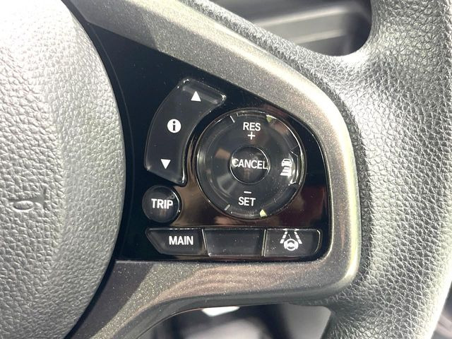 【アダプティブクルーズコントロール】高速道路での長距離走行が楽に!!自動で速度を保つクルーズコントロールが、衝突軽減システムと連携し、前方の車両を感知して車間を保つように速度調節してくれます!!