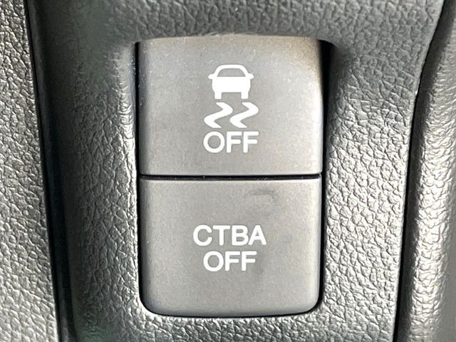 【シティブレーキアクティブシステム】低速走行中に前方の車両等を認識し、衝突しそうな時は警報とブレーキで衝突回避と被害軽減をアシスト。より安全にドライブをお楽しみいただけます。