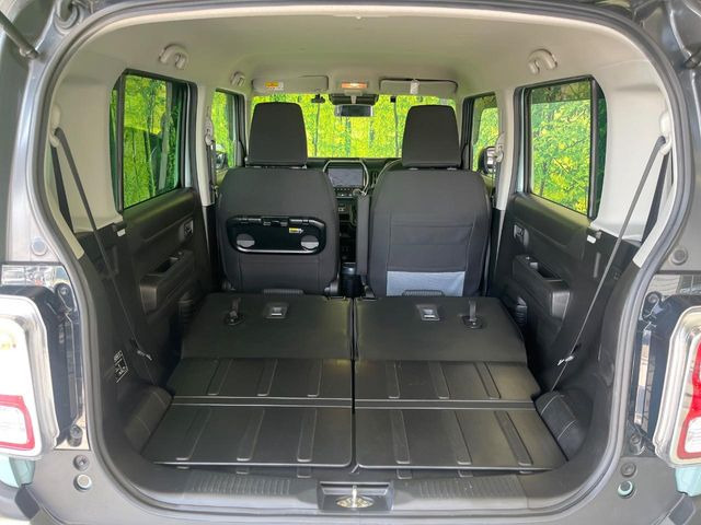 普段のお買い物や通勤、送迎等に十分な荷室スペースを確保しております。セカンドシートを倒すと、大きな荷物の積載も可能です♪
