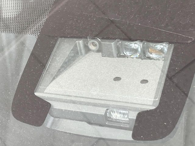 【トヨタセーフティセンス】走行中に前方の車両等を認識し、衝突しそうな時は警報とブレーキで衝突回避と被害軽減をアシスト。より安全にドライブをお楽しみいただけます。