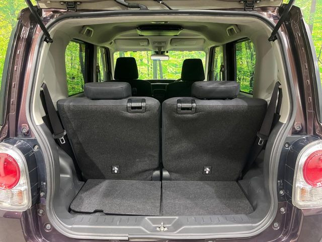 普段のお買い物や通勤、送迎等に十分な荷室スペースを確保しております。セカンドシートを倒すと、大きな荷物の積載も可能です♪
