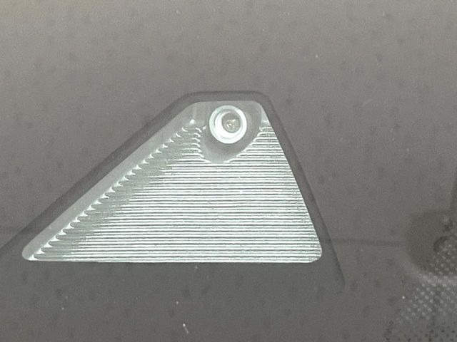 【スマートシティブレーキサポート】低速走行中に前方の車両等を認識し、衝突しそうな時は警報とブレーキで衝突回避と被害軽減をアシスト。より安全にドライブをお楽しみいただけます。