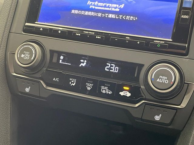 【オートエアコン】一度お好みの温度に設定すれば、車内の温度を検知し風量や温度を自動で調整。暑い&hellip;寒い&hellip;と何度もスイッチ操作をする必要はありません。快適な車内空間には必須の機能ですね♪