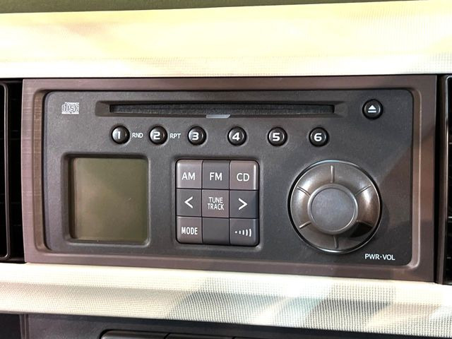 お好きな音楽を車内でお楽しみいただけます♪スピーカー交換・ウーハー追加などの音質向上や、最新ナビ・後席モニター等の取り付けも是非ご相談ください!