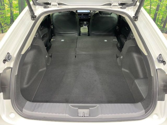 後席を格納すると、これだけの広さが!シーンに合わせたシートアレンジで、大きな荷物も積むことが出来ます♪